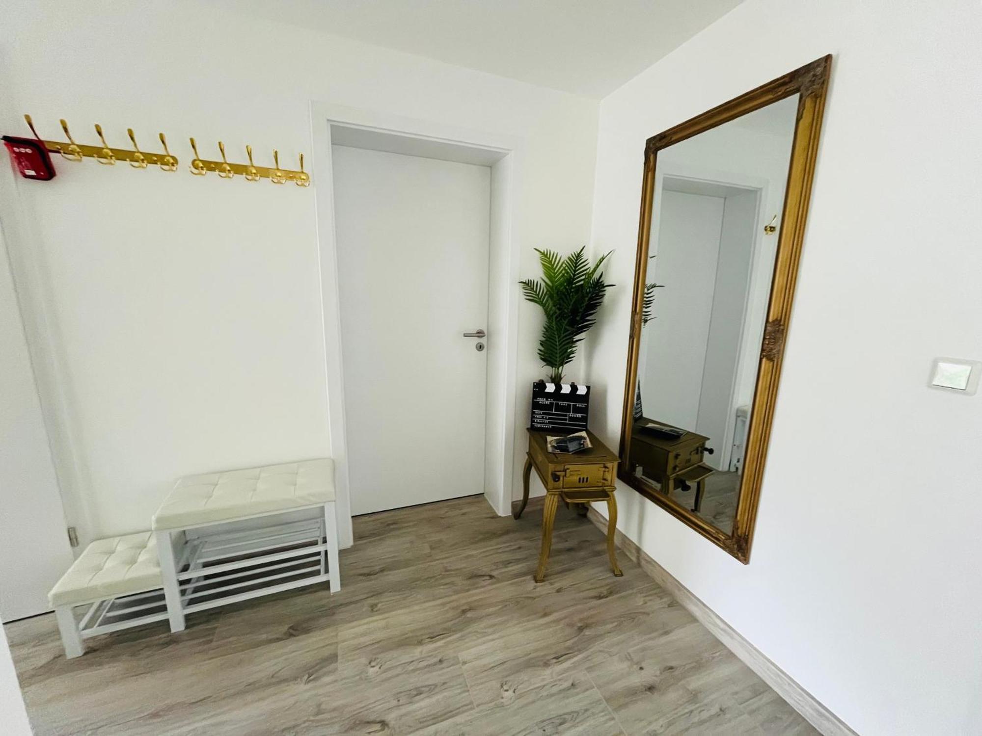 Filmap-Charmant-Modern-Zentral-Balkon-Beamer-Spieletisch 괴를리츠 외부 사진